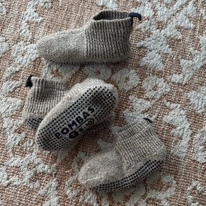 Bombas Taupe Knit Baby Booties size T 8-10